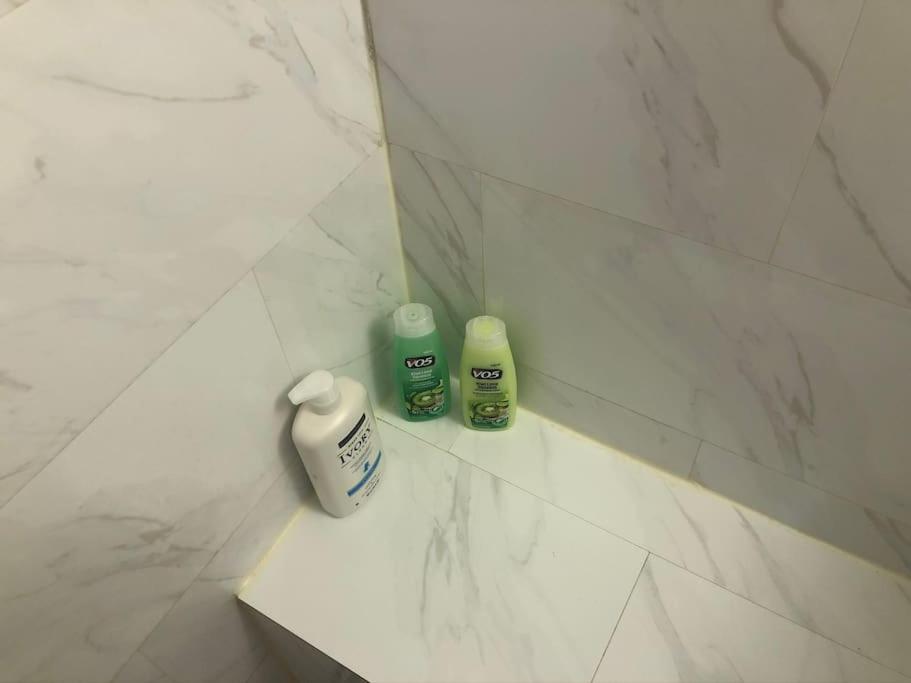 Entire Apartment Close To Downtown - 2 Queen Beds 스프링필드 외부 사진