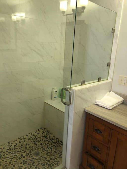 Entire Apartment Close To Downtown - 2 Queen Beds 스프링필드 외부 사진