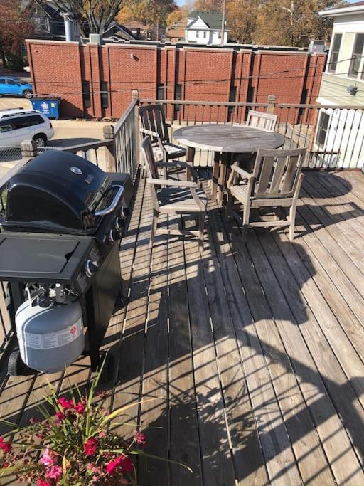 Entire Apartment Close To Downtown - 2 Queen Beds 스프링필드 외부 사진