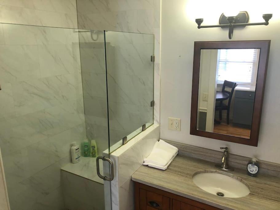 Entire Apartment Close To Downtown - 2 Queen Beds 스프링필드 외부 사진