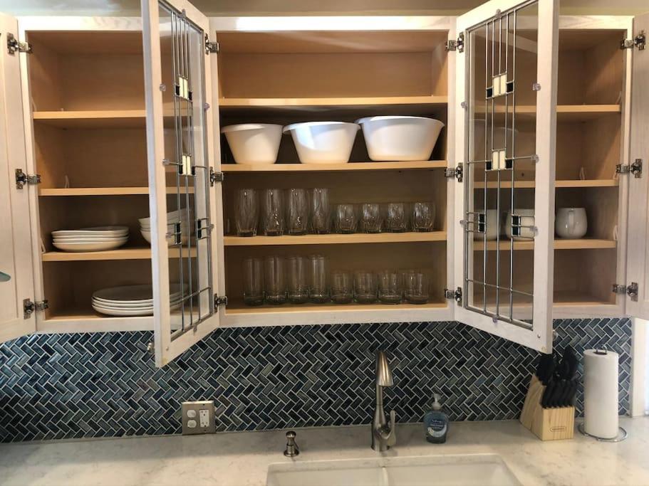 Entire Apartment Close To Downtown - 2 Queen Beds 스프링필드 외부 사진