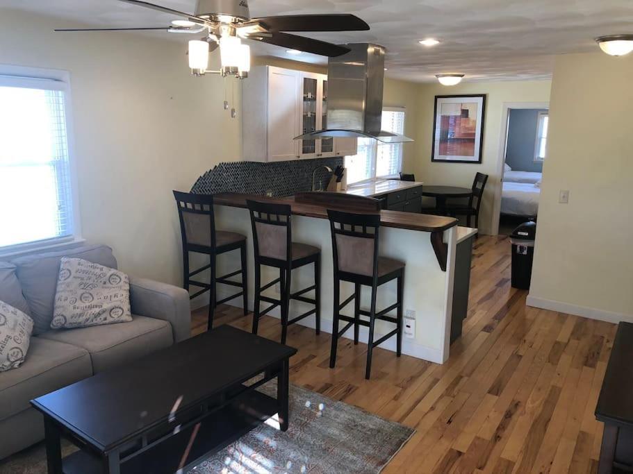 Entire Apartment Close To Downtown - 2 Queen Beds 스프링필드 외부 사진
