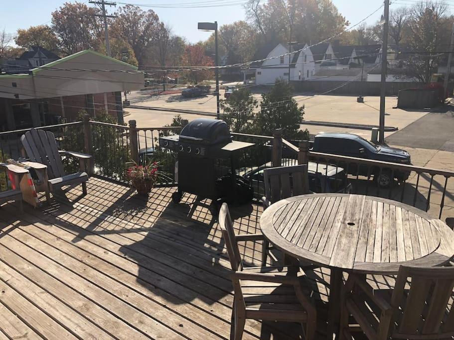 Entire Apartment Close To Downtown - 2 Queen Beds 스프링필드 외부 사진