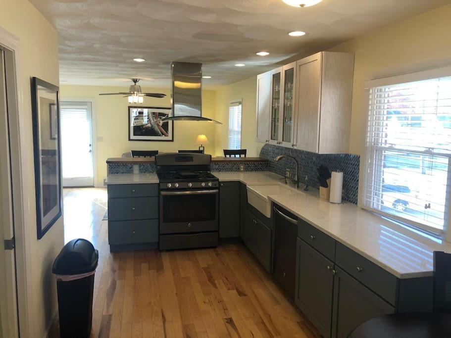 Entire Apartment Close To Downtown - 2 Queen Beds 스프링필드 외부 사진
