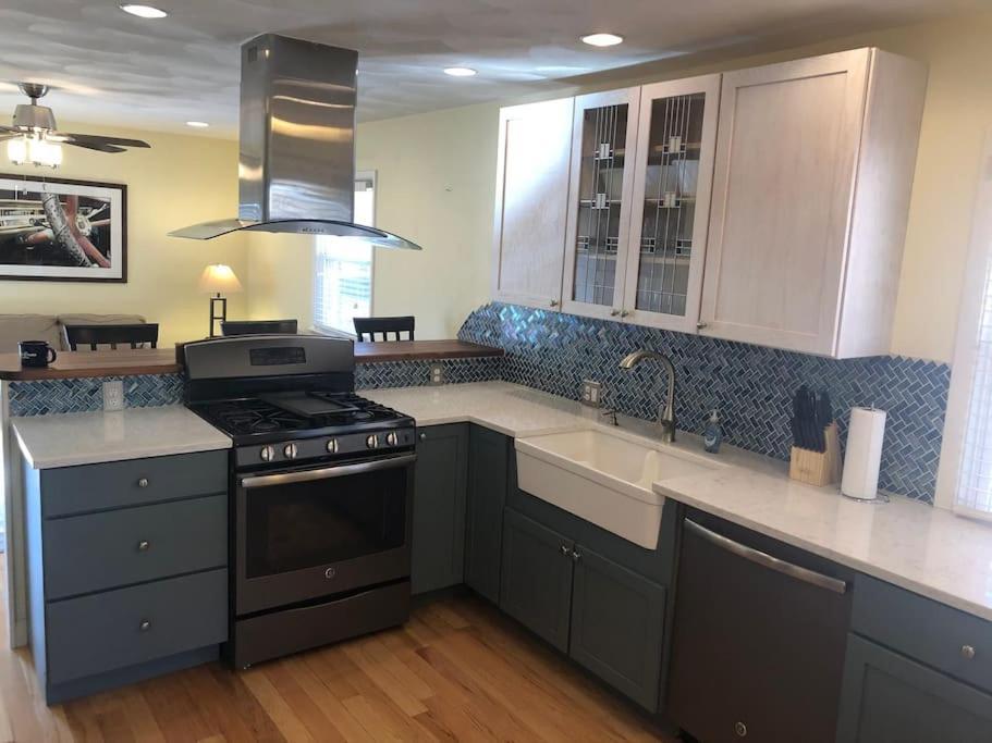 Entire Apartment Close To Downtown - 2 Queen Beds 스프링필드 외부 사진