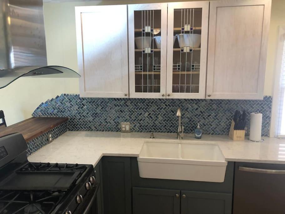 Entire Apartment Close To Downtown - 2 Queen Beds 스프링필드 외부 사진